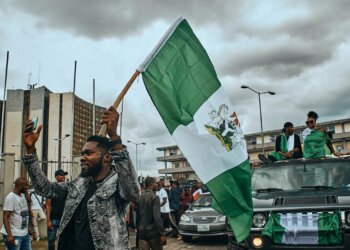 منصة إعلامية تستخدم السخرية لتحميل الحكومة المسؤولية