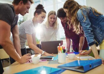 7 نصائح لصقل تفكيرك التجاري وإدارة مؤسسة إعلامية